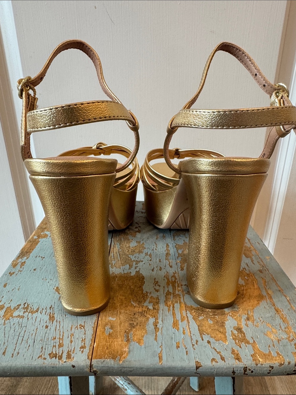 Chinese Laundry Doll Metallic Gold Platform Ankle Strap 4” High Heel Sandals - Picture 11 of 16